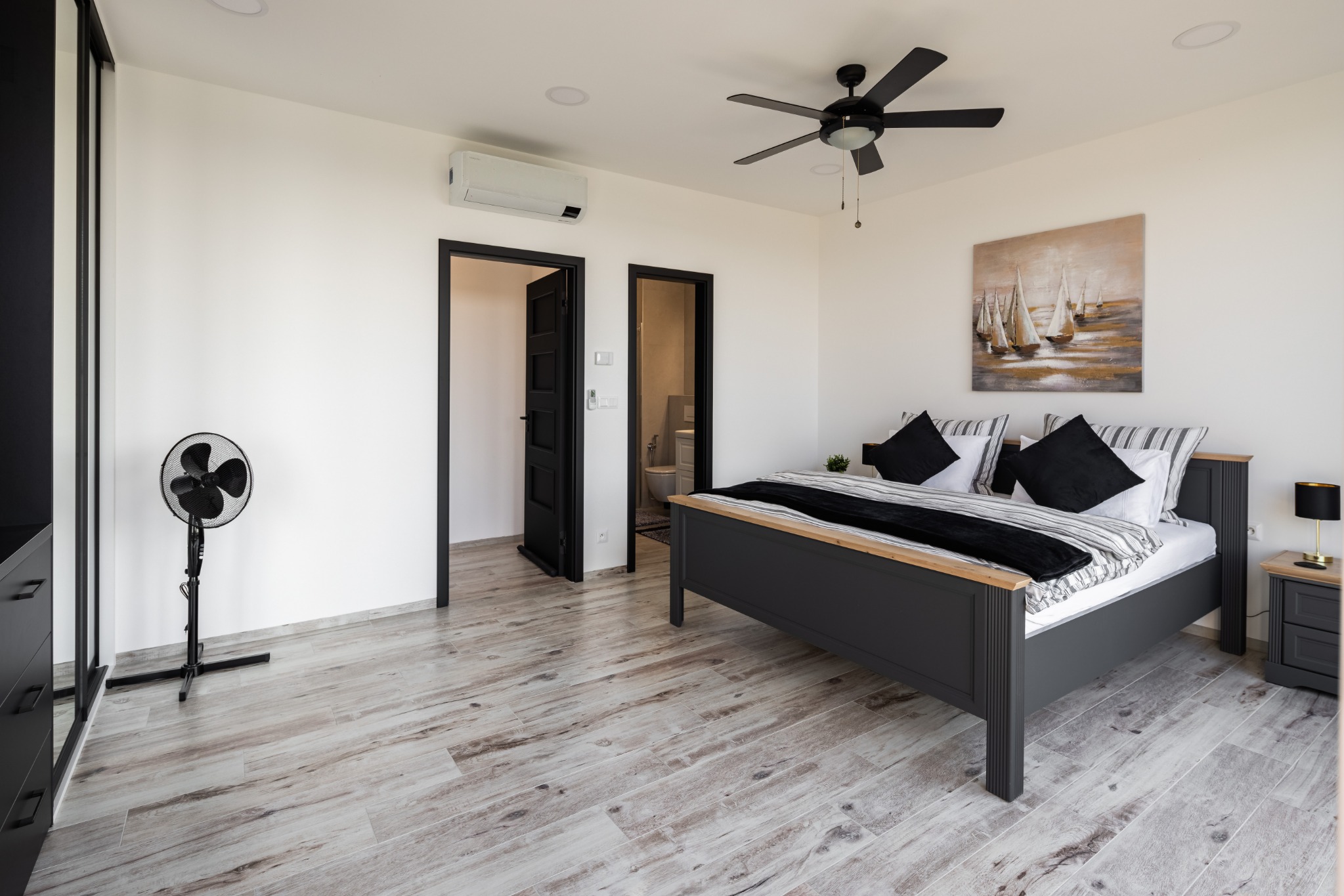 Master bedroom in The Riverview Residence Piešťany – 3BR Luxury Stay